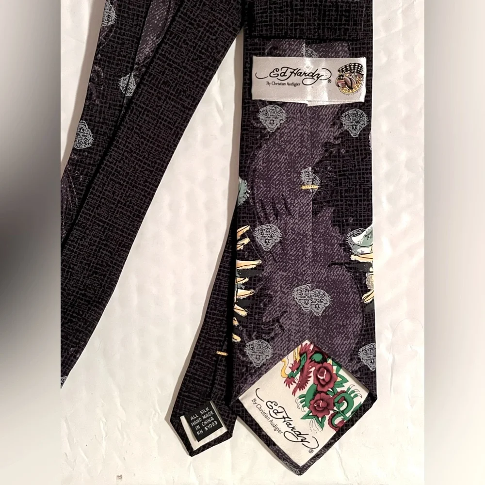 Ed Hardy multicolor dog wearing crown silk tie - Picture 3 of 3